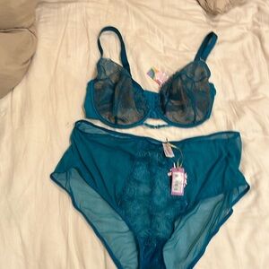 NWT/ never been worn bra+ panty set (16w)